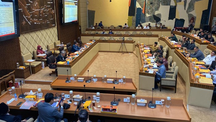 Komisi II DPR, Kemendagri, KPU dan Bawaslu rapat bahas aturan Pilkada