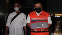 Toras Sotarduga Panggabean keluar Gedung Merah Putih KPK usai menjalani pemeriksaan, Rabu (25/9/2024).