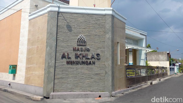 Masjid Al Ikhlas di Dukuh Mendungan, Desa Pabelan, Kecamatan Kartasura, Kabupaten Sukoharjo, yang viral karena mendapatkan ulasan buruk di Google Maps, Rabu (25/9/2024).