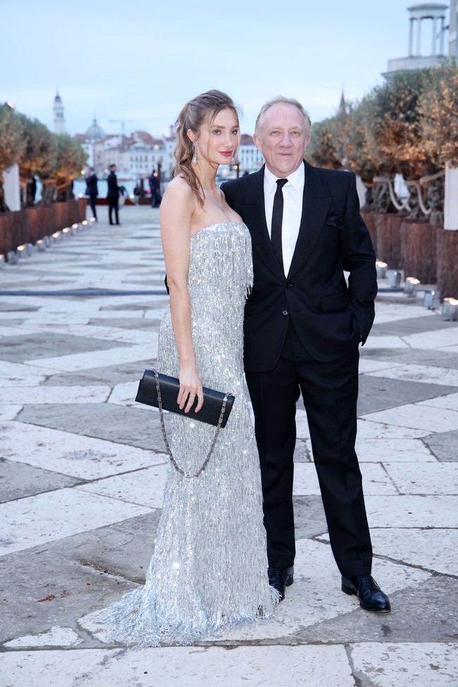 Mathilde Pinault yang kini berusia 23 tahun terjun ke dunia modelling dan dikenal juga sebagai atlet berkuda. Dia pun populer di Instagram dengan pengikut lebih dari 114 ribu. Foto: WireImage/Marc Piasecki