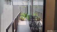 Saat detikTravel berkunjung ke perpustakaan ini, Kamis (12/9/2024) kesan pertama yang dirasakan seperti berada di rumah sendiri. Karena perpustakaan ini jika dilihat dari luar bangunan memang layaknya rumah biasa.  