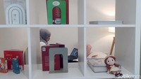 Pemilik perpustakaan ini adalah kakak-adik bernama Nihlah dan Nishrin Assegaf yang gemar membaca dan terpikirkan untuk membuka perpustakaan umum. Diawali dari koleksi buku pribadi kini koleksi di sini kurang lebih 1000 buku.  
