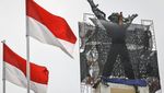 Melihat Konservasi Monumen Pembebasan Irian Barat di Lapangan Banteng