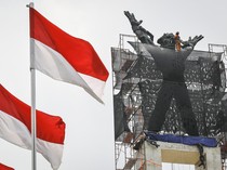 Melihat Konservasi Monumen Pembebasan Irian Barat di Lapangan Banteng