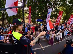 Masyarakat Antusias Sambut Riders Parade Pertamina Grand Prix of Indonesia