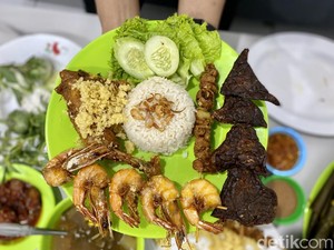 Nasi Uduk Nikmat 79: Nasi Uduk Prasmanan dengan 35 Pilihan Lauk Sunda
