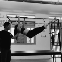 Meski dengan perut yang sudah semakin besar namun istri Indra Priawan itu terlihat tetap semangat melakukan beragam pose olahraga agar tubuhnya bisa tetap fit. Foto: Instagram/@nikitawillyofficial94