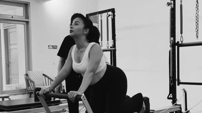 8 Foto Nikita Willy Aktif Olahraga saat Baby Bump Sudah Besar, Bisa Headstand
