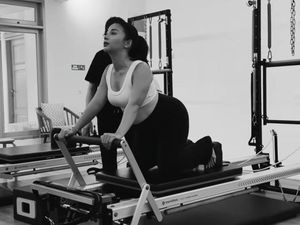 8 Foto Nikita Willy Aktif Olahraga saat Baby Bump Sudah Besar, Bisa Headstand