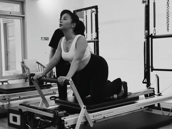 8 Foto Nikita Willy Aktif Olahraga saat Baby Bump Sudah Besar, Bisa Headstand