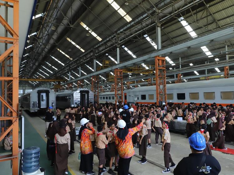 Potret Open House Bengkel Kereta Manggarai Diserbu Pengunjung