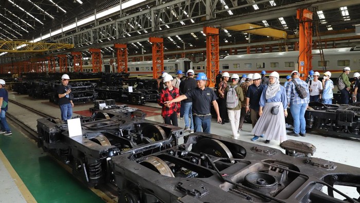 PT Kereta Api Indonesia (Persero) menggelar acara Open House Balai Yasa Manggarai yang berlangsung pada 25-26 September 2024. Acara ini sudah berjalan rutin tahunan dan sudah berjalan ketiga kalinya.