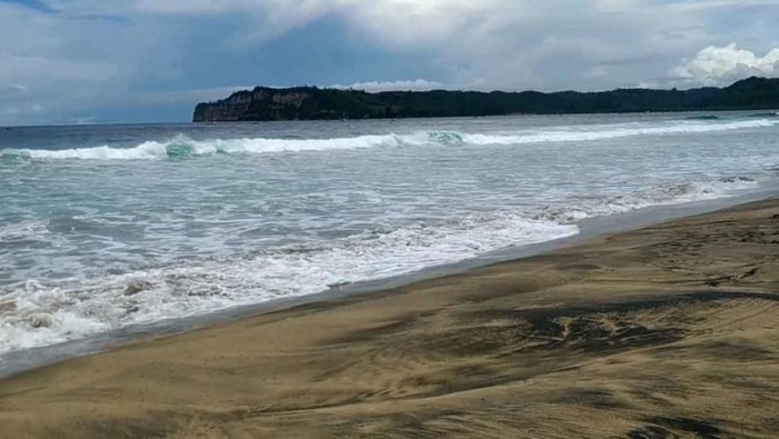 Pantai Dlodo Tulungagung.