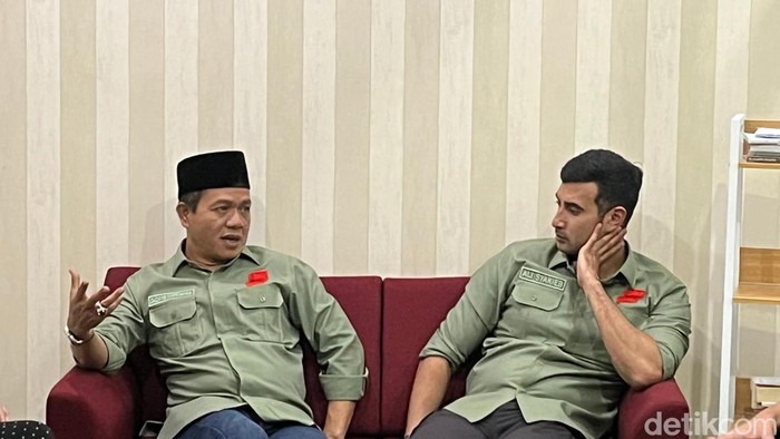 Paslon Dadang Supriatna-Ali Syakieb saat mengunjungi kantor detikJabar