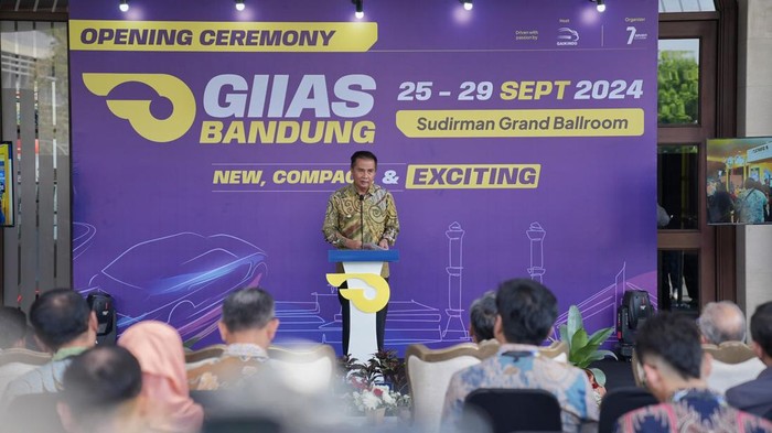 Penjabat Gubernur Jawa Barat Bey Machmudin
