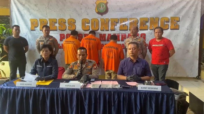 Polsek Mampang Prapatan menangkap 3 pelaku pencurian spesialis mobil bak terbuka (pikap). Ketiga pelaku berperan sebagai pemetik hingga penadah. (dok Istimewa)