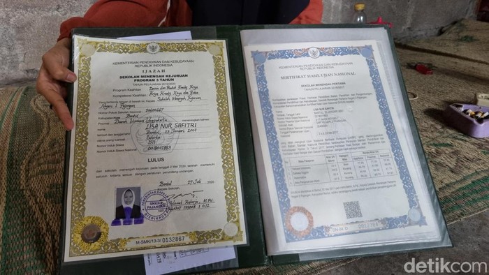 Potret ijazah milik Lisa warga Pajangan Bantul yang viral ditahan. Foto diambil Rabu (25/9/2024).