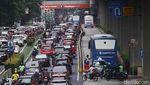 Potret Jalur TransJakarta yang Enggak Pernah Steril