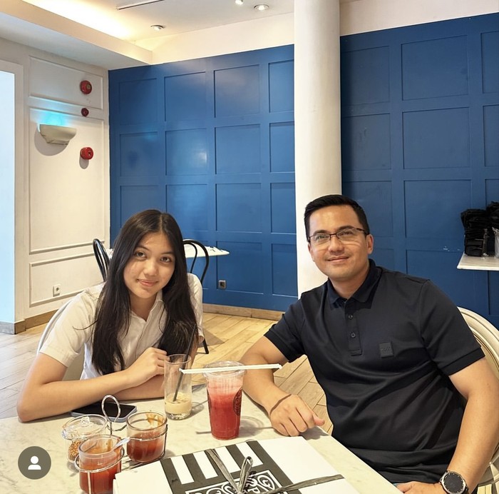 Potret Mesra Sahrul Gunawan Saat Kulineran Bareng Istri Potret Mesra Sahrul Gunawan Saat Kulineran Bareng Istri