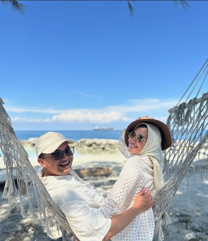 Potret Mesra Sahrul Gunawan Saat Kulineran Bareng Istri Potret Mesra Sahrul Gunawan Saat Kulineran Bareng Istri