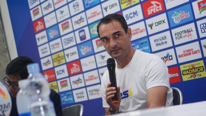 Pelatih PSIS, Gilbert Agius dalam jumpa pers laga PSIS vs Arema FC, Rabu (25/9/2024).