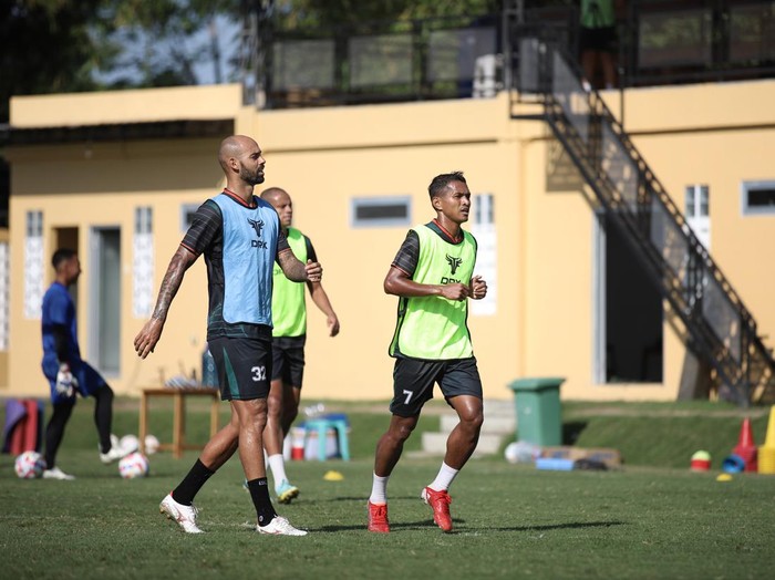 Abduh Lestaluhu dan Danilo Alves dalam sesi latihan PSS Sleman. Foto diunggah Rabu (25/9/2024).