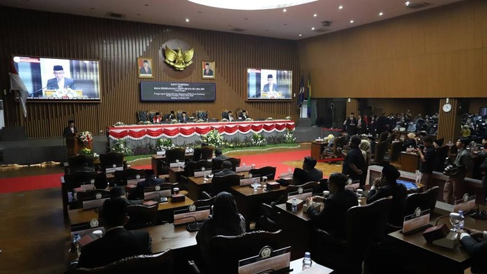 Rapat paripurna DPRD Kota Bandung