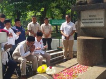 RK-Suswono Ziarah ke Makam Tokoh Betawi di Hari Pertama Kampanye