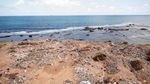 TPS Ditutup, Warga Libya Buang Sampah ke Pantai