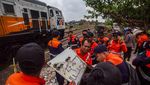 Truk Molen Ringsek Tertabrak KA Taksaka di Yogyakarta