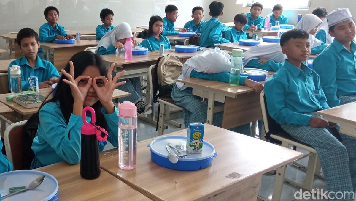Kata Riyan Pelajar SMP di Cirebon: MBG Bisa Kurangi Uang Jajan