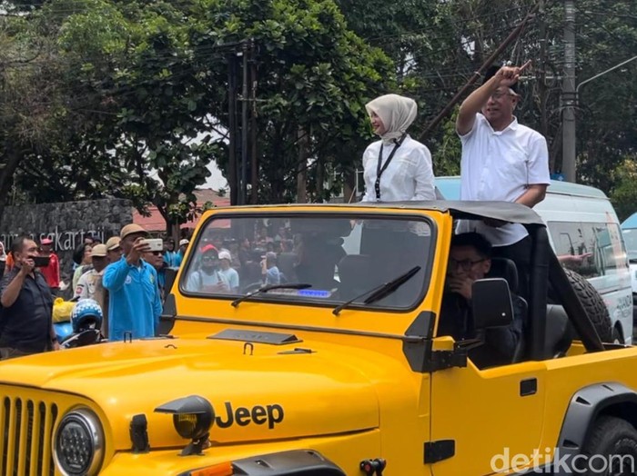 Vinanda-Gus Qowim saat konvoi keliling Kota Kediri