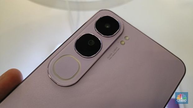 Vivo V40 lite. (CNBC Indonesia/Novina) Vivo V40 lite. (CNBC Indonesia/Novina)