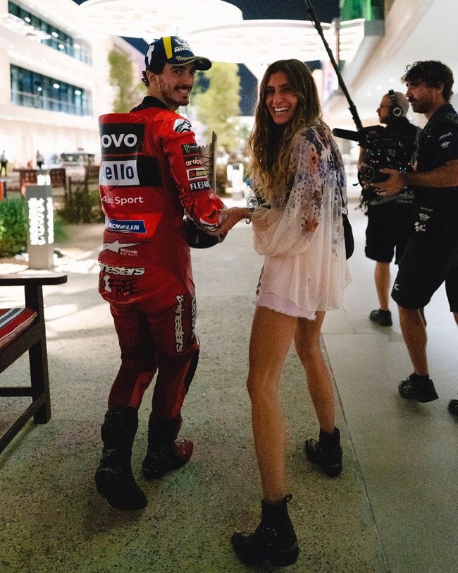 Domizia Castagnini, Pacar Francesco Bagnaia Francesco Bagnaia diketahui berpacaran dengan Domizia yang berprofesi sebagai fashion buyer. Foto: Instagram