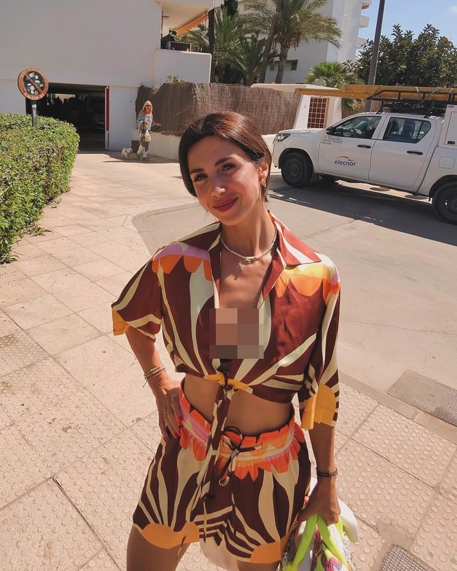 Begini potret kebersamaan mereka saat menikmati pantai. Laura montero sendiri dikenal sebagai arsitek, desainer interior, dan blogger.Foto: Instagram