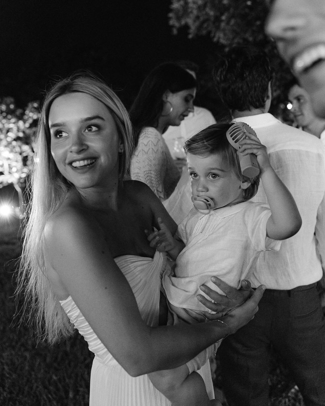 Selain mengunjungi sirkuit di berbagai negara, mereka juga tampak hobi berpetualang ke sejumlah destinasi glamour, termasuk Amsterdam, Ibiza, dan Cancun.Foto: Instagram