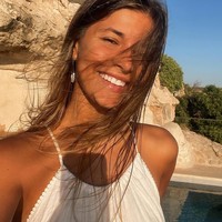 Alejandra Lopez Garro dan Joan Mir yang sudah memiliki satu anak tampak sama-sama suka menikmati keindahan pantai.Foto: Instagram