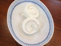 Wanita Ini Terkejut Beli Telur Ayam, Kuningnya Berwarna Putih