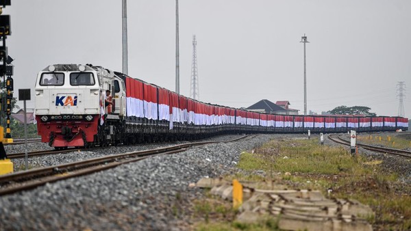 264 Merah Putih Terpasang di 33 Gerbong Kereta, Pecahkan Rekor MURI