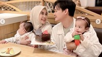 Manis! Ini momen ulang tahun Anisa Rahma tahun 2023. Ia diberikan kejutan cake cokelat oleh sang suami saat makan di restoran sushi. Foto: Instagram anisarahma_12