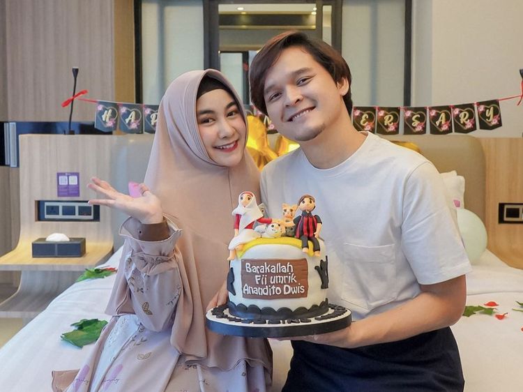 Anisa Rahma Kompak Kulineran Bareng Suami, Ini Potret Manisnya!