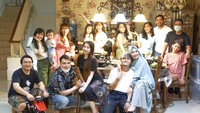 Reunian dengan personel Cherrybelle tahun 2021, Anisa Rahma terlihat senang. Apalagi saat itu agendanya termasuk makan bareng. Foto: Instagram anisarahma_12