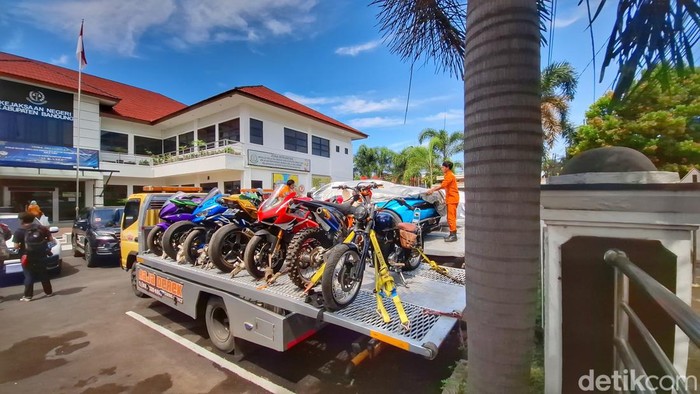 Aset-aset mewah Doni Salmanan yang disita Kejari Kabupaten Bandung Aset-aset mewah Doni Salmanan yang disita Kejari Kabupaten Bandung