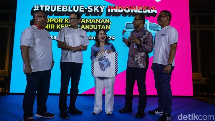 Blue Bird meluncurkan kampanye #TrueBlue-Sky pada Rabu (25/9/2024). Kampanye untuk mendukung pengurangan emisi karbon melalui penyediaan armada ramah lingkungan.