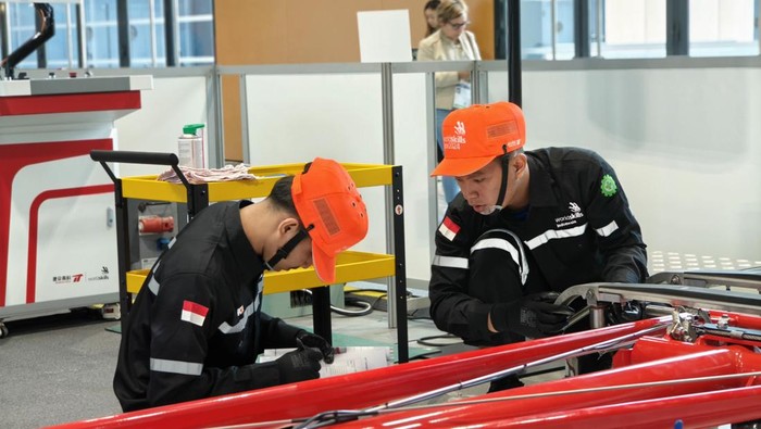 Cahyo dan Asari selama di WorldSkills Competition (WSC) 2024.