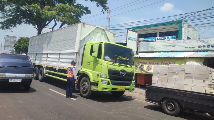 Dishub-Satlantas Semarang Gelar Razia, Bus-Truk Tak Laik Jalan Kena Tilang