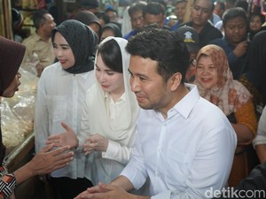 Kampanye Perdana di Sidoarjo, Emil Dardak Blusukan ke Pasar Larangan