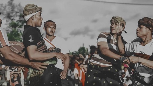 Etu atau tinju adat Kabupaten Nagekeo, Nusa Tenggara Timur (NTT). (pariwisata.nagekeokab.go.id)