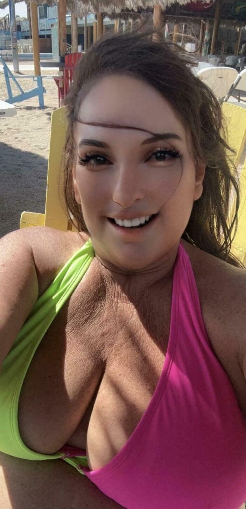 Foto di Medsos VS Kenyataan