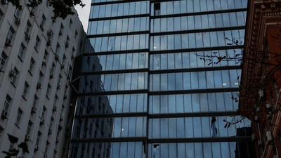 Kaca Gedung Kejaksaan Agung Ukraina Pecah Dihantam Pesawat Nirawak Rusia